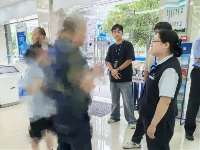 皇冠信用网平台出租_广西老人被深度洗脑半个月皇冠信用网平台出租，坚持要买230万黄金！关键时刻......