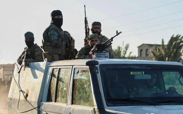 hga010皇冠新版APP下載 _朱拉尼下令hga010皇冠新版APP下載 ,6大精锐师开火,以军狂轰叙坦克,中东火药桶又炸了