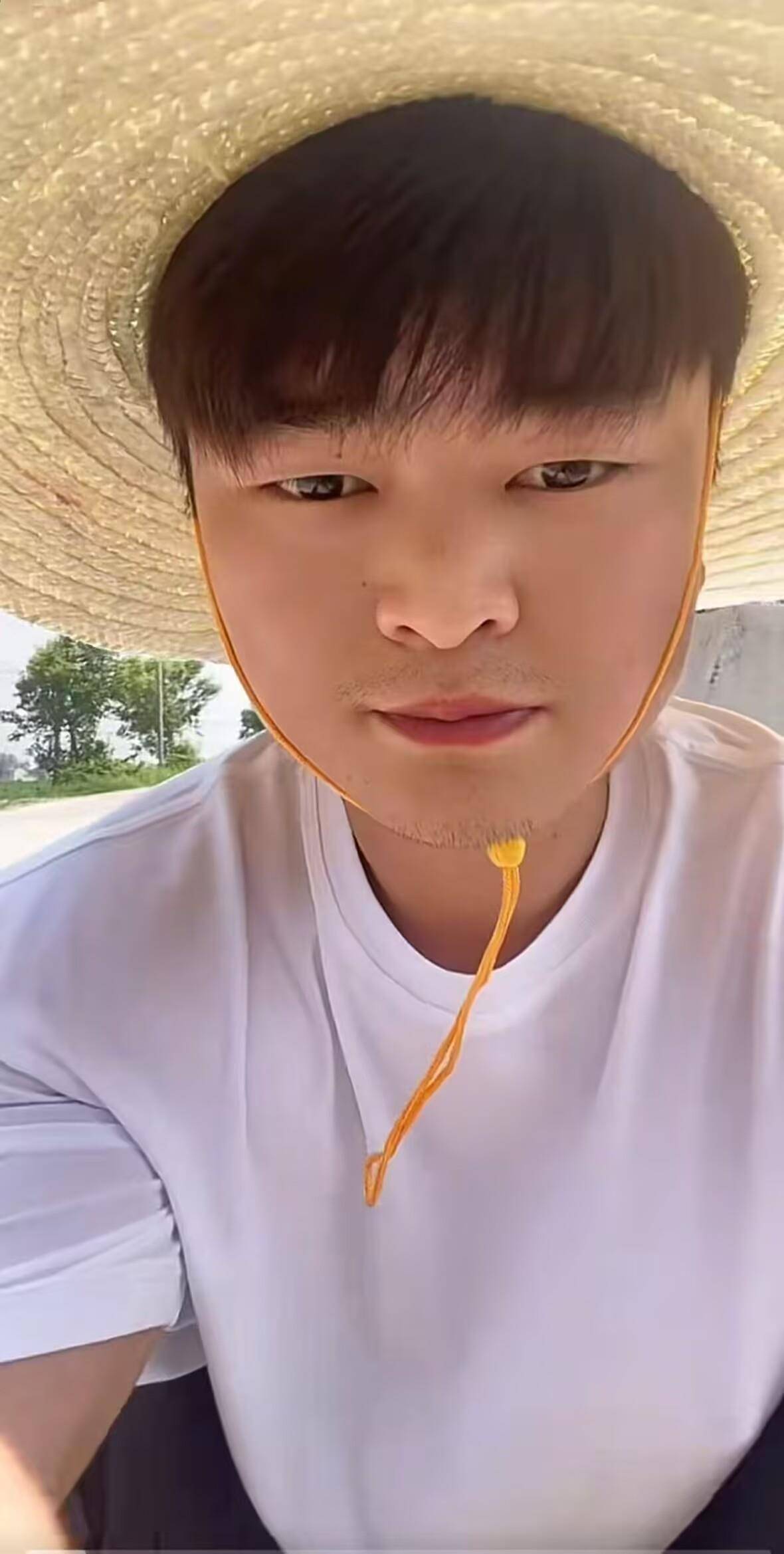 皇冠信用盘口出租
_安徽30岁小伙在河中救起一家三口皇冠信用盘口出租
,自己却体力不支牺牲,亲友:朋友劝阻时他说“我得下去救人”