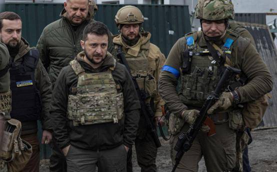 皇冠信用网如何注册
_俄军40次冲锋攻入红军城!乌民众千人抗议逼宫皇冠信用网如何注册
,泽连斯基要下台?