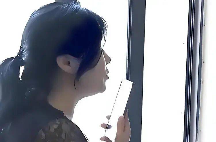 皇冠信用网怎么弄_湖南55岁巨婴女子因太漂亮皇冠信用网怎么弄，没上过一天班，颜值曝光后网友唏嘘