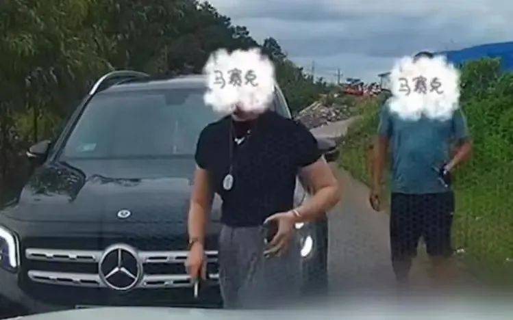 皇冠信用网出租代理_网友称“奔驰女司机亮证逼迫让路”皇冠信用网出租代理！广西通报