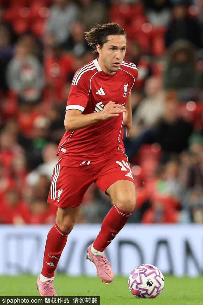 皇冠信用網如何开户
_维尔茨英超首秀分析:18次丢失球权背后的战术考量与未来展望