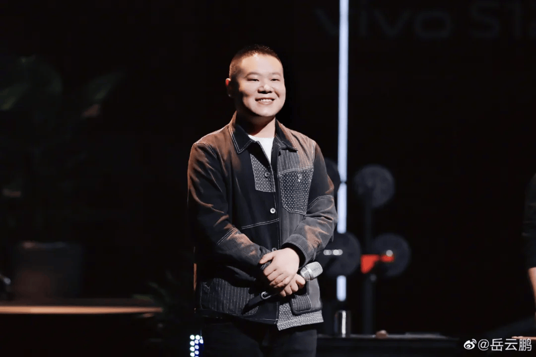 切尔西足球_岳云鹏自曝饭局上帮女艺人挡酒切尔西足球,隔天被节目组换掉:我昂首挺胸,觉得做了一件特别棒的事