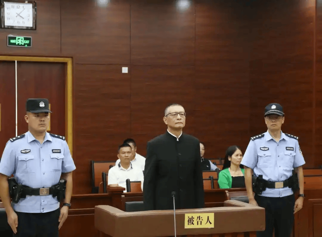 皇冠信用盘开户_柳州市委书记：违建轻轨透支人民信任皇冠信用盘开户，败坏党风政风，教训极其深刻