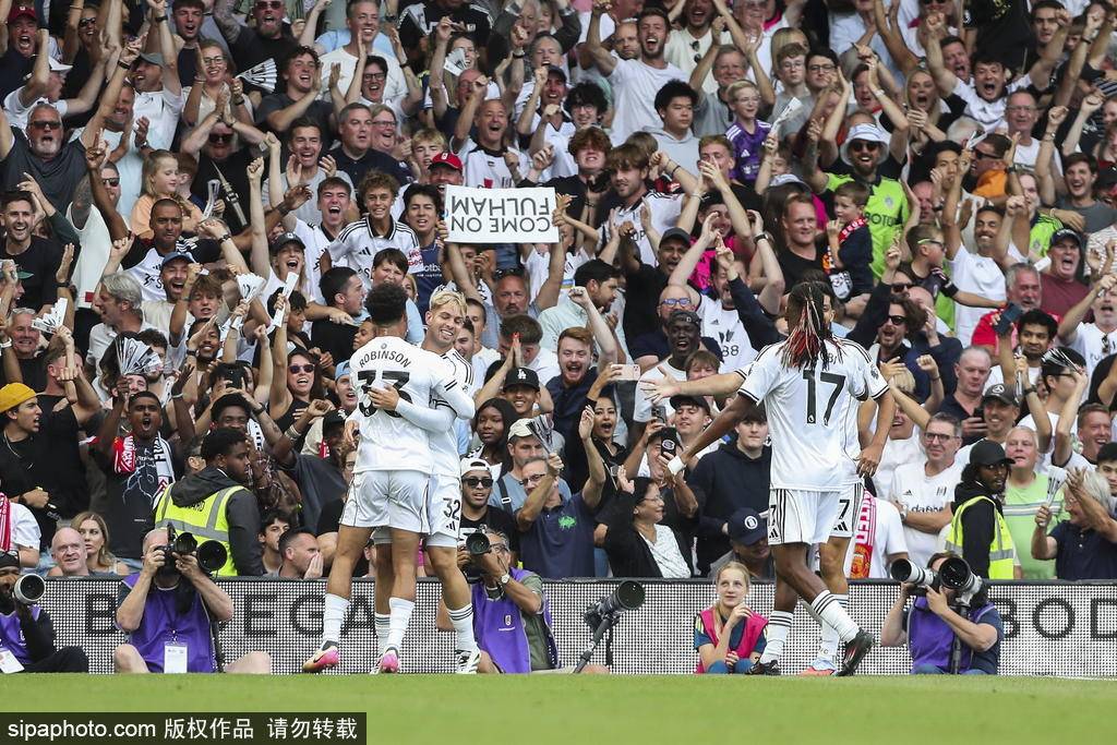 皇冠信用網怎么开通
_英超-B费失点约罗造乌龙 曼联1-1富勒姆暂列积分榜第16