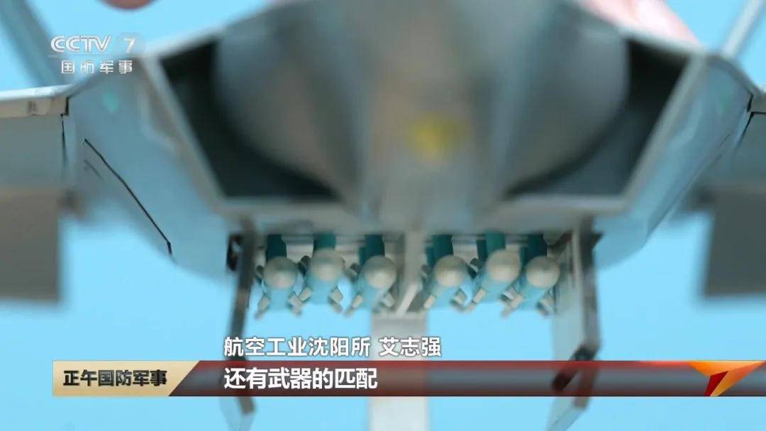 世界杯2026欧洲外围赛_中国歼-35最新画面世界杯2026欧洲外围赛！6枚中距弹、隐藏登机梯首次曝光！