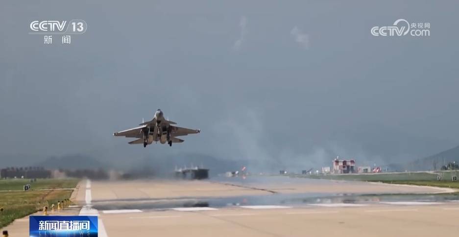 皇冠信用盘网址_歼-15舰载战斗机呼啸升空 看战机高速穿山谷