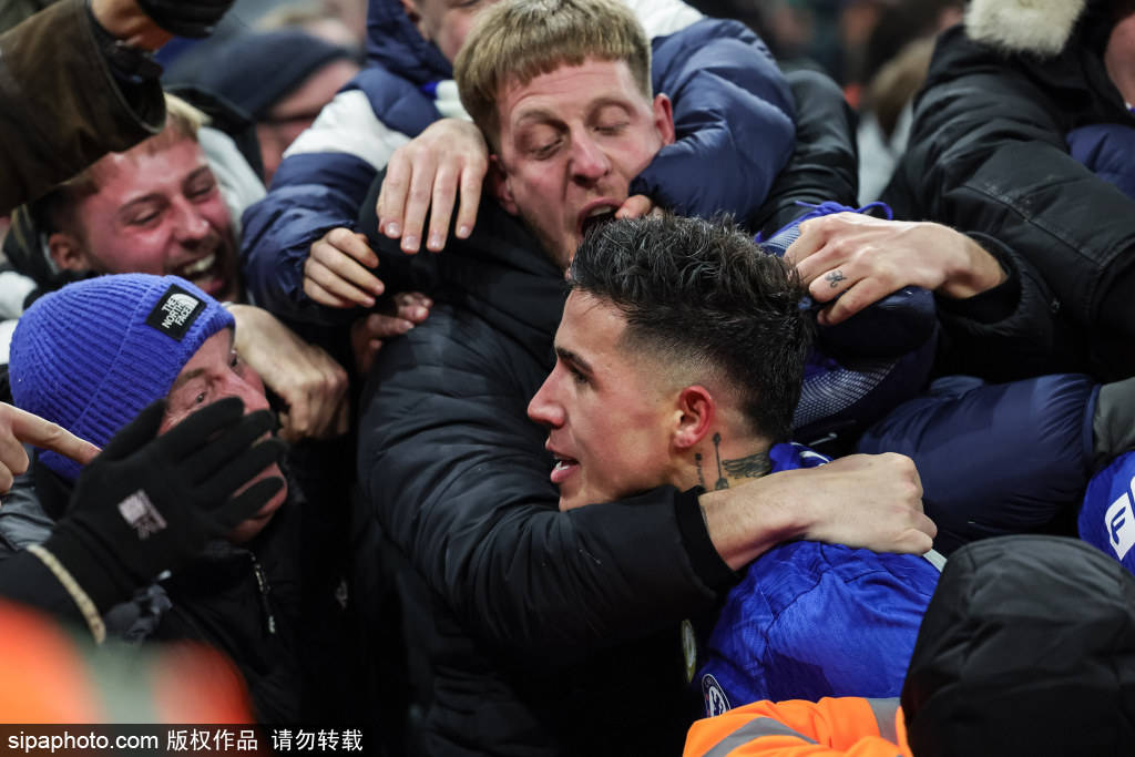 皇冠官方_曼联2-0战胜曼城：胖虎卡塞米罗获9分皇冠官方，战术分析与球员表现全解析