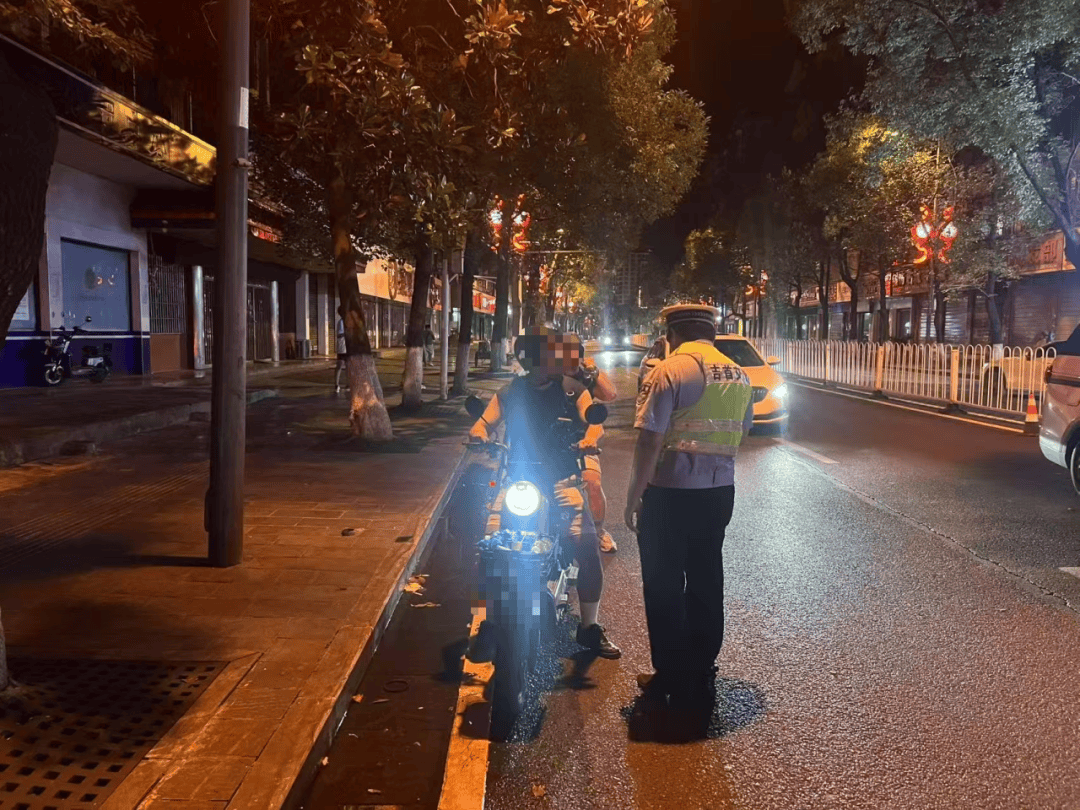 澳大利亚新南威尔斯联赛2_多地严查“人造太阳”澳大利亚新南威尔斯联赛2！湖南交警提醒