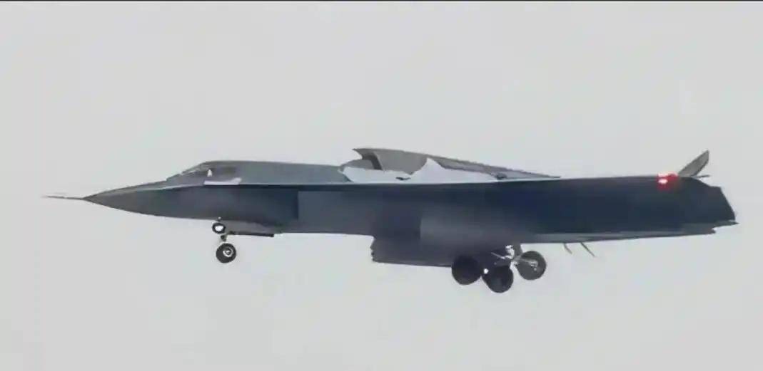 五大联赛全满贯的主教练是谁 _战斗机越造越庞大五大联赛全满贯的主教练是谁 ，歼 - 45 超大个头造型前卫，恰似 “空中巨无霸”