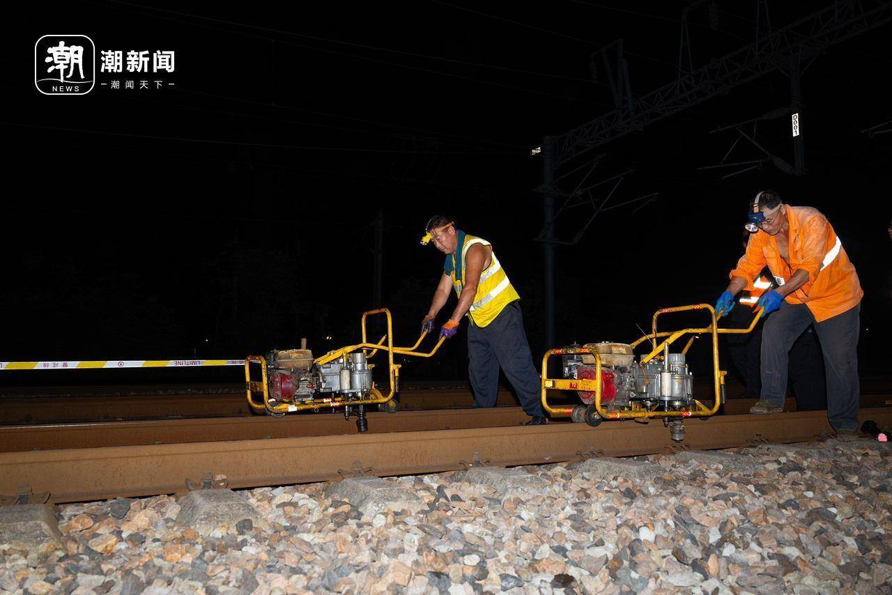 波兰vs 芬兰_浙江首次!杭州东站深夜迎来机械化换轨波兰vs 芬兰,他们的白露是火花四溅的